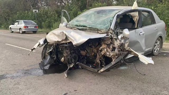 Пять человек пострадали и один погиб в аварии на трассе в Выселковском районе 