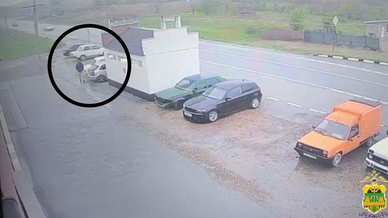 Приезжий угнал автомобиль и угодил в кювет в Армавире