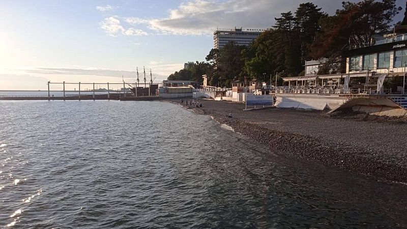 Власти Сочи объяснили, почему за тень на пляже приходится платить