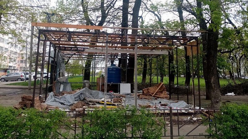В Краснодаре на ул. им. Героя Яцкова демонтируют 9 незаконных ларьков