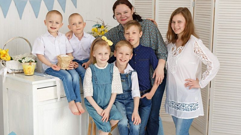 Более 50 тысяч многодетных семей оформили новые удостоверения на Кубани