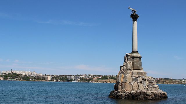 Вид на памятник Затопленным кораблям в Севастополе Фото: https://pxhere.com/