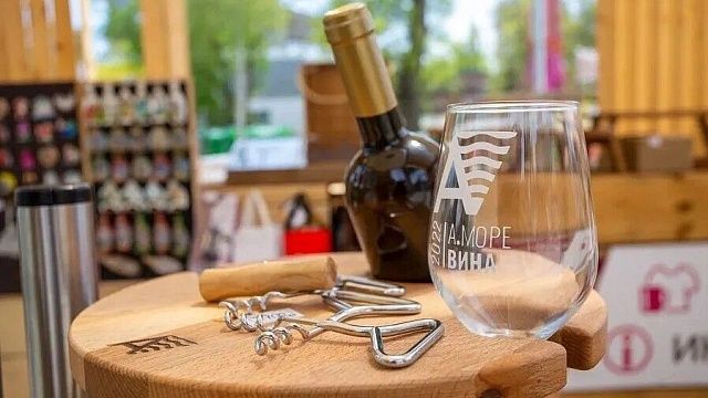 В Краснодарском крае за год произвели более 200 миллионов бутылок вина. Фото: пресс-служба администрации Краснодарского края 