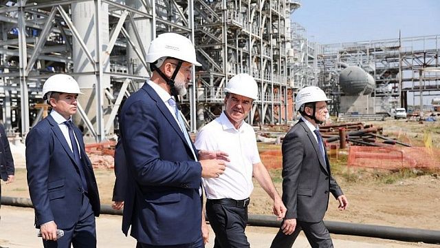 Губернатор посетил Афипский нефтеперерабатывающий завод в преддверии его 60-летия Фото: пресс-служба администрации Краснодарского края