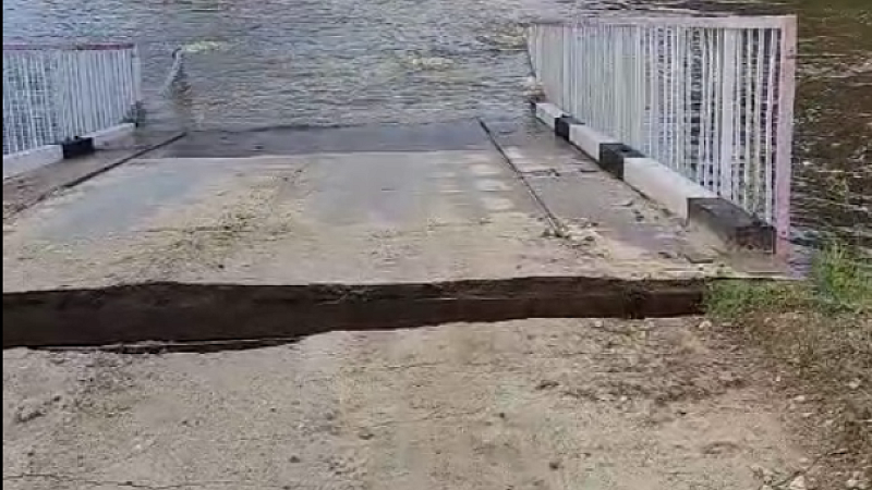 Обрушение моста отрезало от внешнего мира село в Амурской области