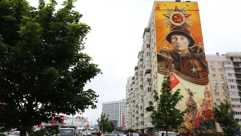 На многоэтажном доме нарисовали мурал – Стену памяти в Анапе 