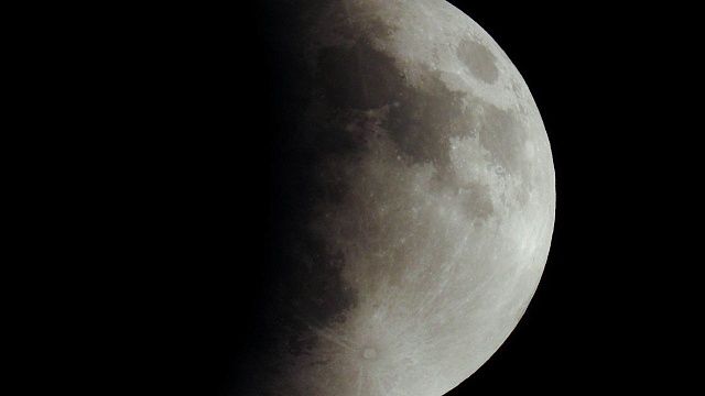 Юрий Лоза усомнился в предстоящей лунной миссии NASA