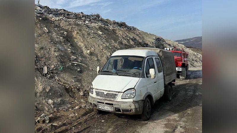К тушению пожара на свалке в Новороссийске привлекли 58 единиц спецтехники
