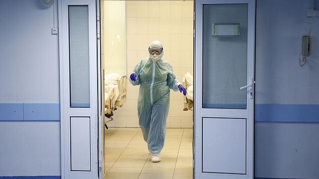 Больше 2 тысяч жителей Кубани продолжают лечение коронавируса Фото: Телеканал «Краснодар»