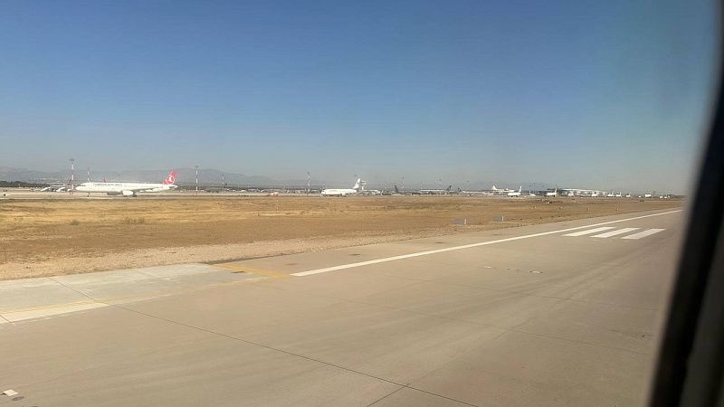 Причины задержек авиарейсов объяснили в аэропорту Сочи