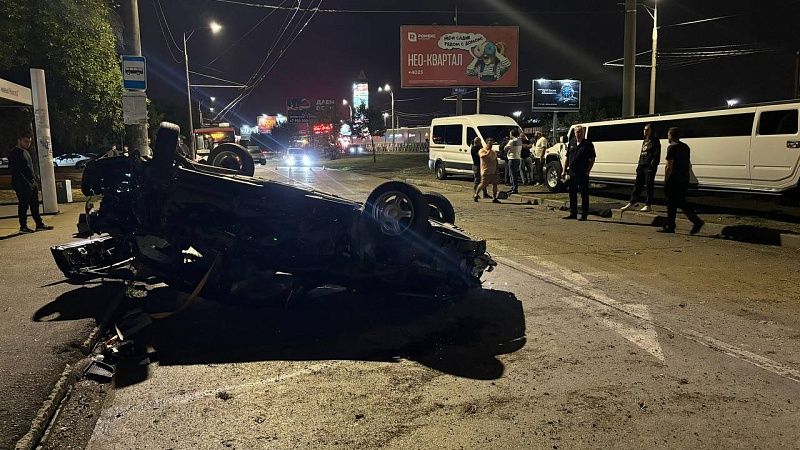 Пассажир перевернувшегося автомобиля погиб в аварии в Краснодаре