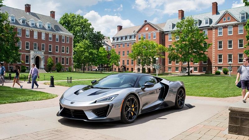 Аналитики сравнили стоимость редких авто и недвижимости в Сочи