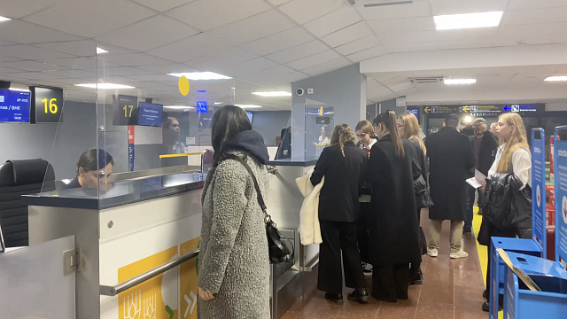 В аэропорту Краснодара ожидают приземления тестового рейса. Фото: телеканал «Краснодар»