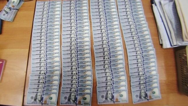 У пассажира из Турции изъяли 15 тысяч долларов за недекларирование валюты в Сочи