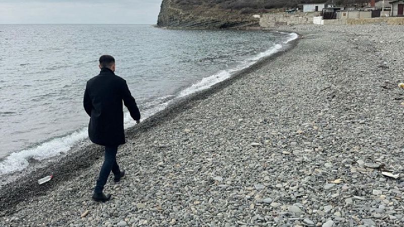 От незначительных выбросов мазута очистили пляжи Новороссийска