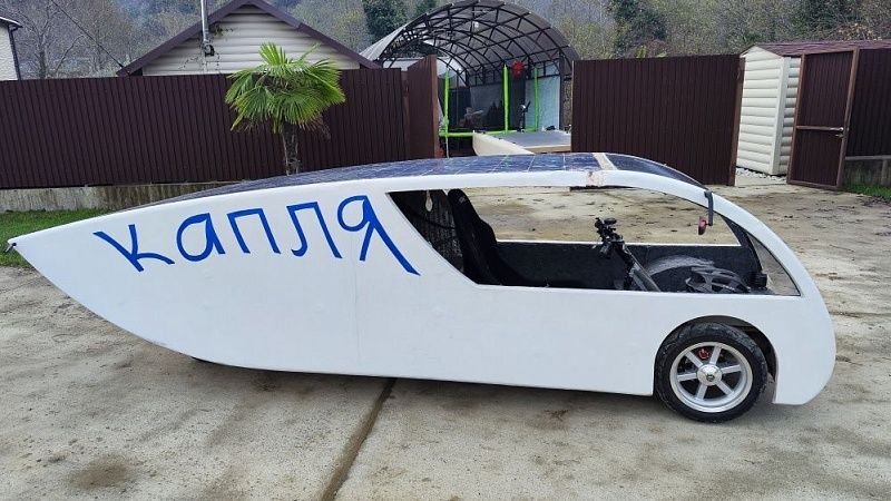 Житель Сочи собрал автомобиль, работающий на солнечных батареях