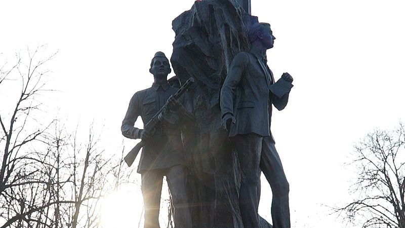 Памятник юным защитникам открыли в Краснодаре