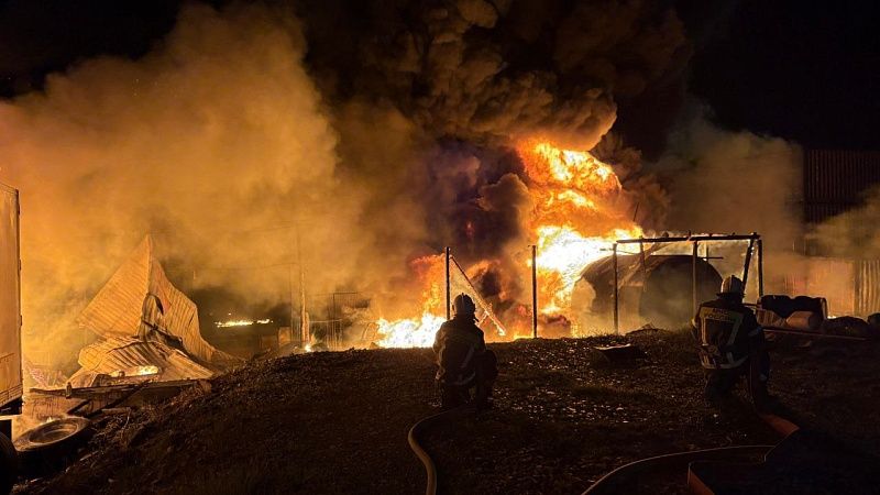 Назван ущерб от крупного пожара на стоянке в Новороссийске