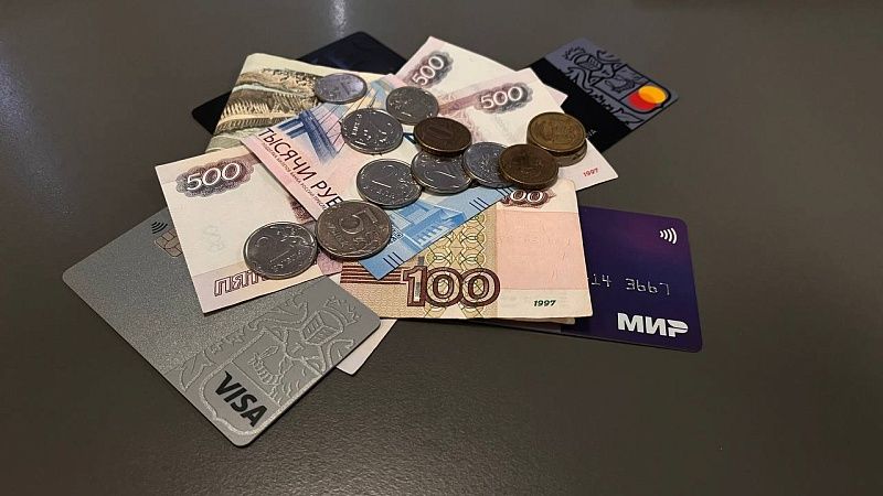 Число выданных кредиток снизилось почти вдвое в мае этого года на Кубани