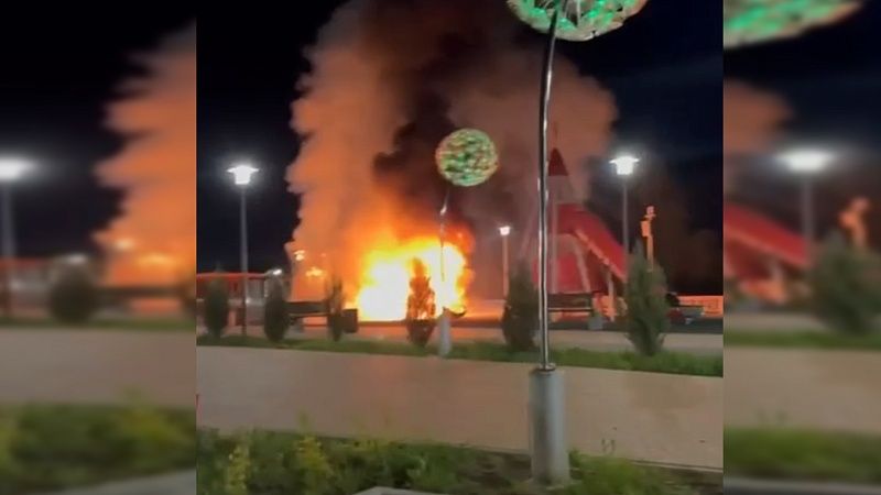 Снято видео пожара на детской площадке из-за упавшего БПЛА в Воронежской области