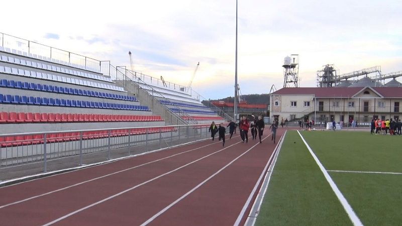 На городском стадионе модернизируют освещение за 3 млн рублей в Туапсе