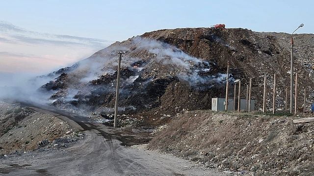 Площадь возгорания на свалке в Новороссийске уменьшили до 700 «квадратов»