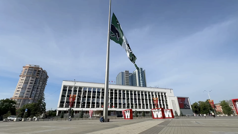 Флаг ФК «Краснодар» подняли на Главной городской площади