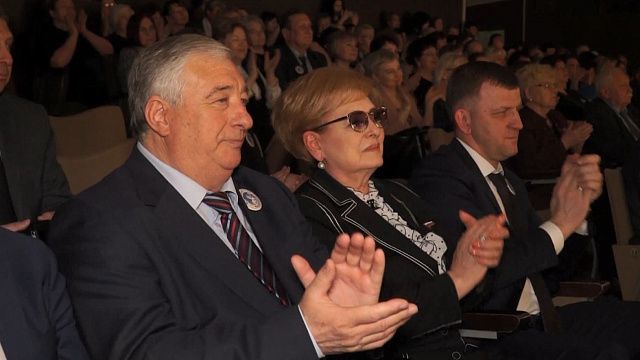 Во Дворце искусств «Премьера» прошел концерт в честь 50-летия Карасунского округа
