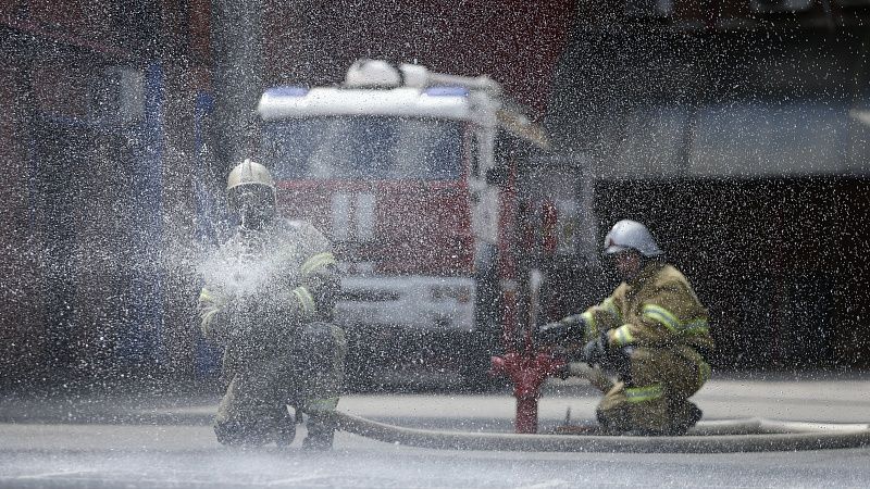 Продолжается тушение пожара после атаки БПЛА на нефтебазу в станице Кавказской