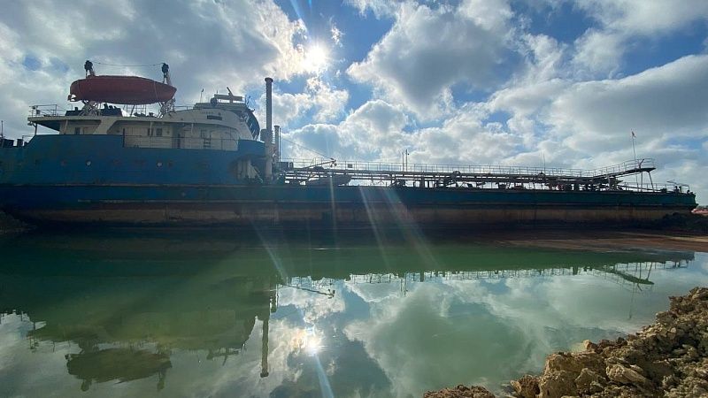 Танкер Mirador сел на мель в порту Усть-Луга в Ленобласти