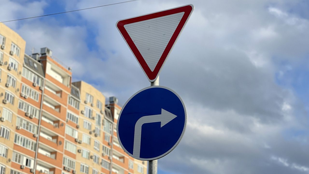 С завтрашнего дня на нескольких участках дорог в Краснодаре начнут действовать новые правила. Фото: телеканал "Краснодар", архив