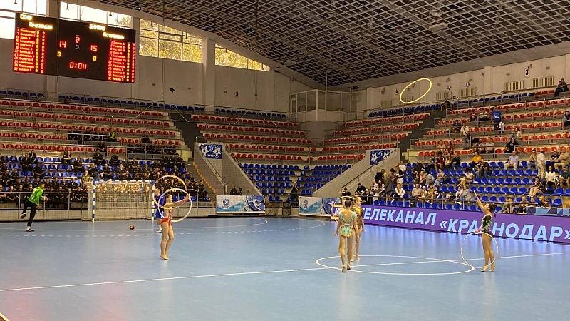 Алину Кабаеву сняли на тренировке гимнасток в Сочи