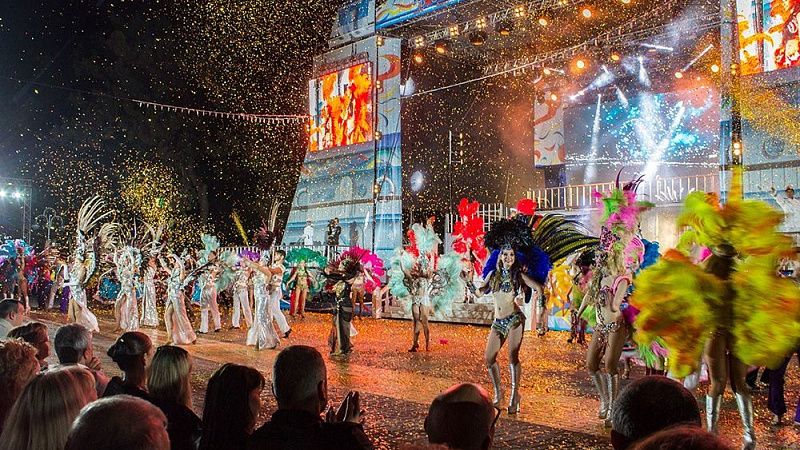 В Геленджике курортный сезон 2022 года откроют карнавальным шествием по улицам города 