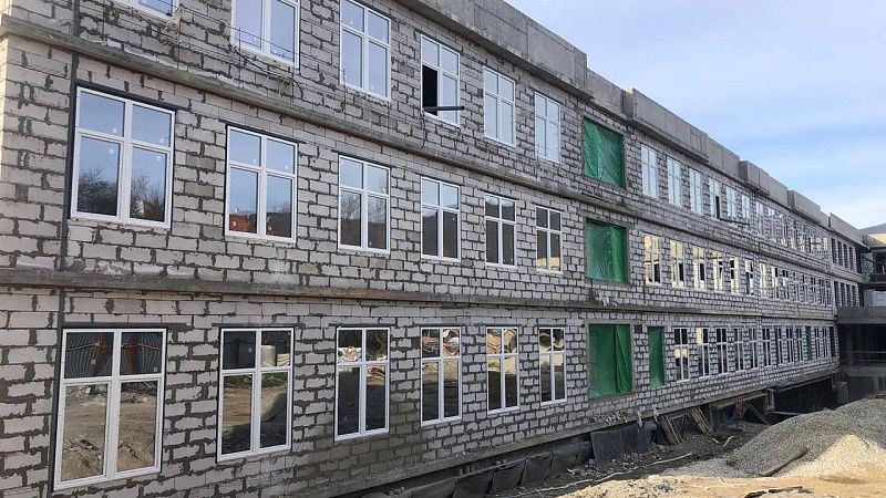 Прокуратура выявила отставание от графика в строительстве школы в Геленджике