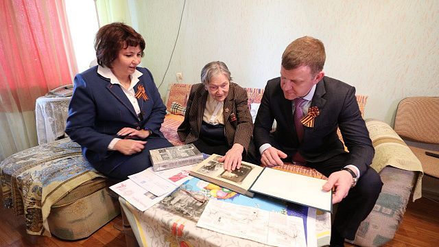 Евгений Наумов поздравил краснодарских ветеранов с наступающим праздником