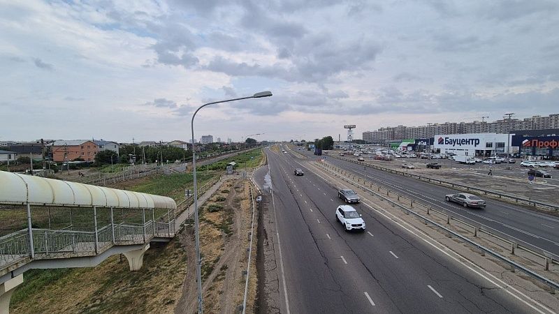 На видео засняли большой провал дороги на трассе в Амурской области