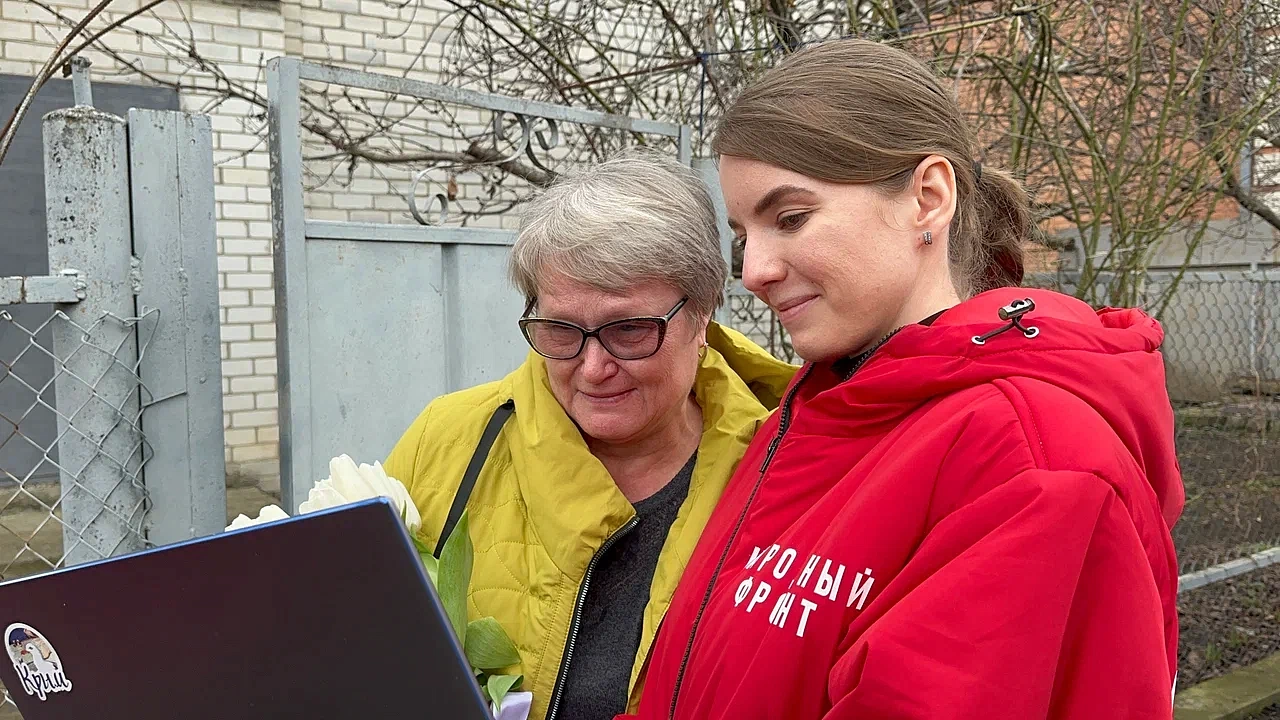 Волонтёры Кубани передали родным участников СВО видеопоздравления с 8 Марта. Фото: Молодежное крыло Народного фронта