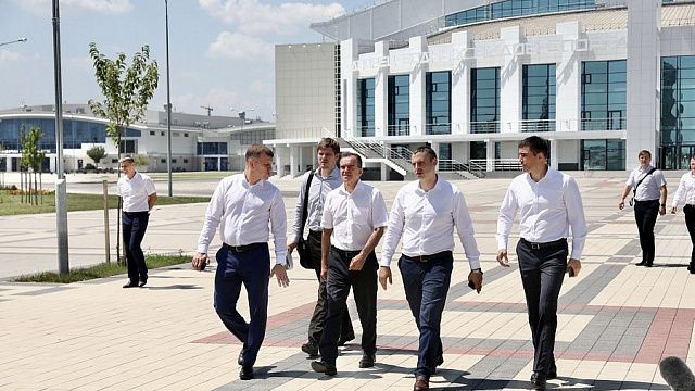 Губернатор Краснодарского края посетил новый Дворец водных видов спорта 