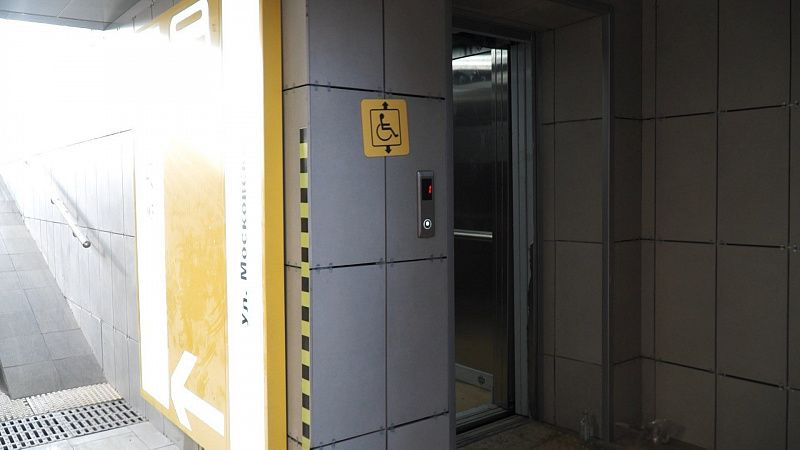 В подземке на ул. Петра Метальникова отремонтируют и отмоют испорченные лифты
