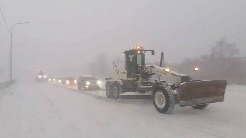 Из-за удара стихии две ключевые трассы перекрыли на Сахалине 