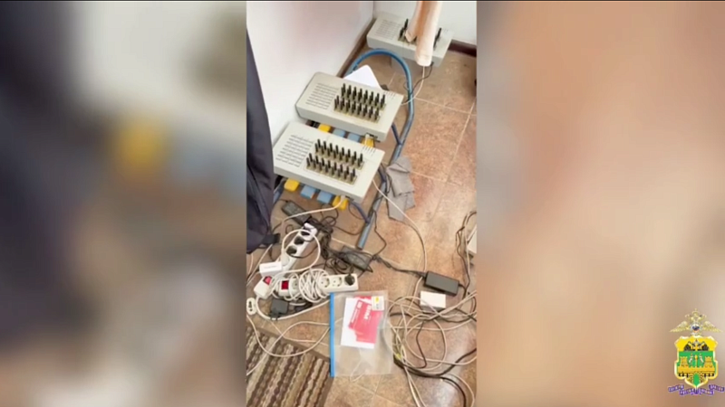 Ростовского оператора SIM-боксов для аферистов задержала полиция Кубани