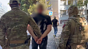 Появилось видео задержания укравших выплаты участника СВО аферистов на Кубани