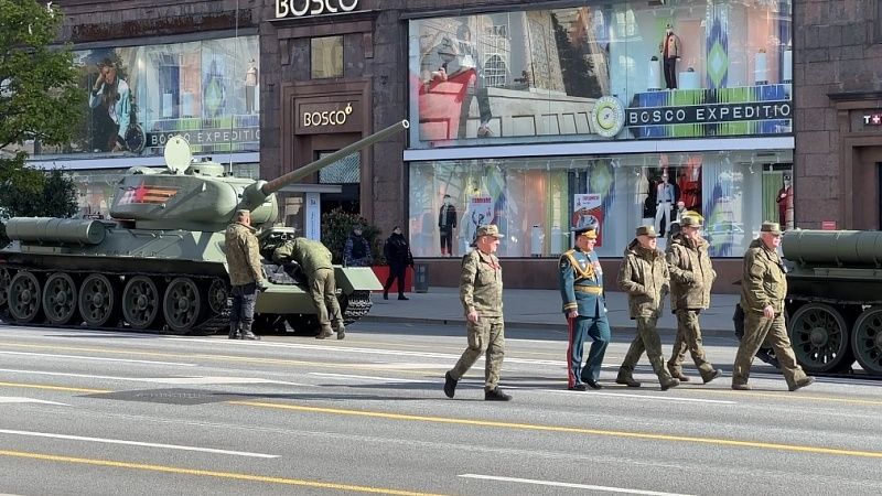 В сети появились кадры последних приготовлений к Параду Победы в Москве 