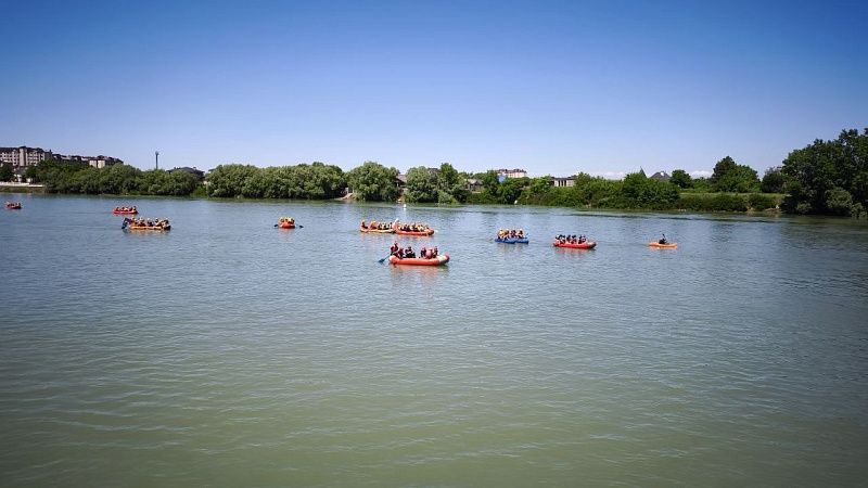 Сплав в честь Дня защиты детей устроили на реке Кубань 