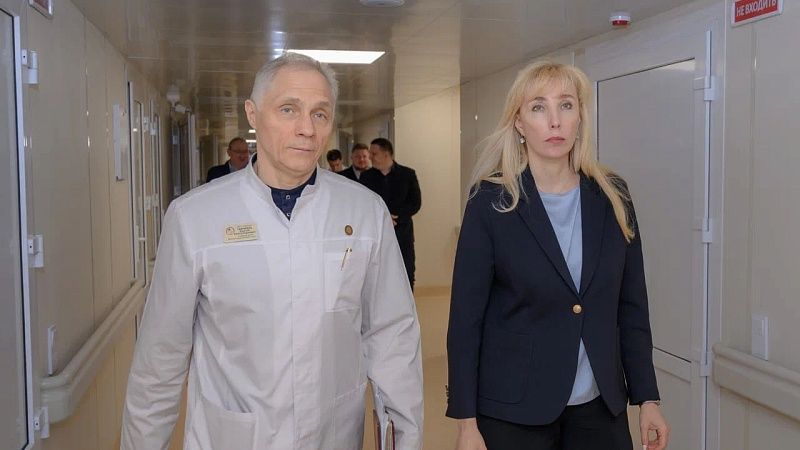 Вице-губернатор Анна Минькова проверила ремонт второй краевой больницы на Кубани