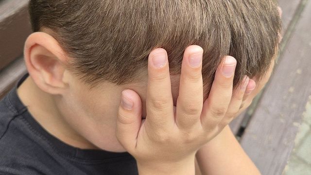 Школьники массово покупают конфеты-рюмки с крепким алкоголем в России