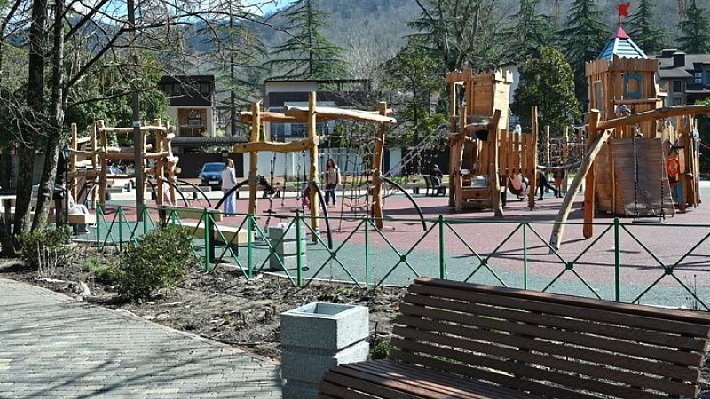 С участием местных жителей благоустроили сквер в Сочи