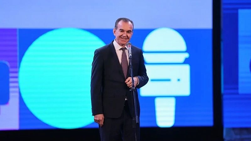 Губернатор Кондратьев наградил журналистов Кубани
