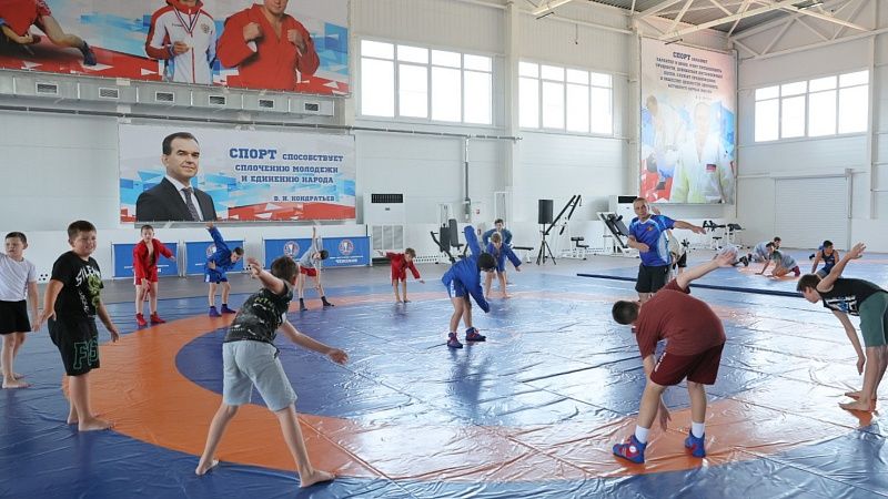 Кондратьев пообщался с воспитанниками нового центра единоборств в Полтавской