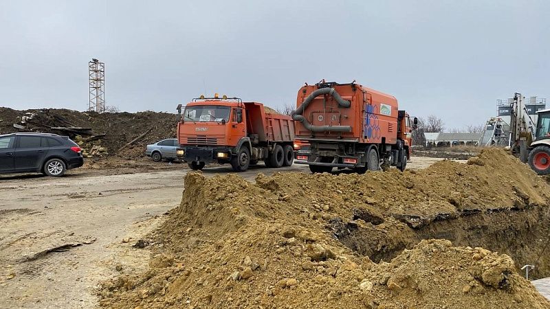 Число самосвалов и погрузчиков увеличили на пляжах Анапы 3 января 